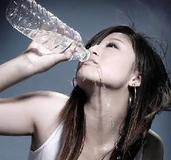 2010-11-29-13-47-34-3-water-is-one-of-the-best-tools-for-weight-loss-lo